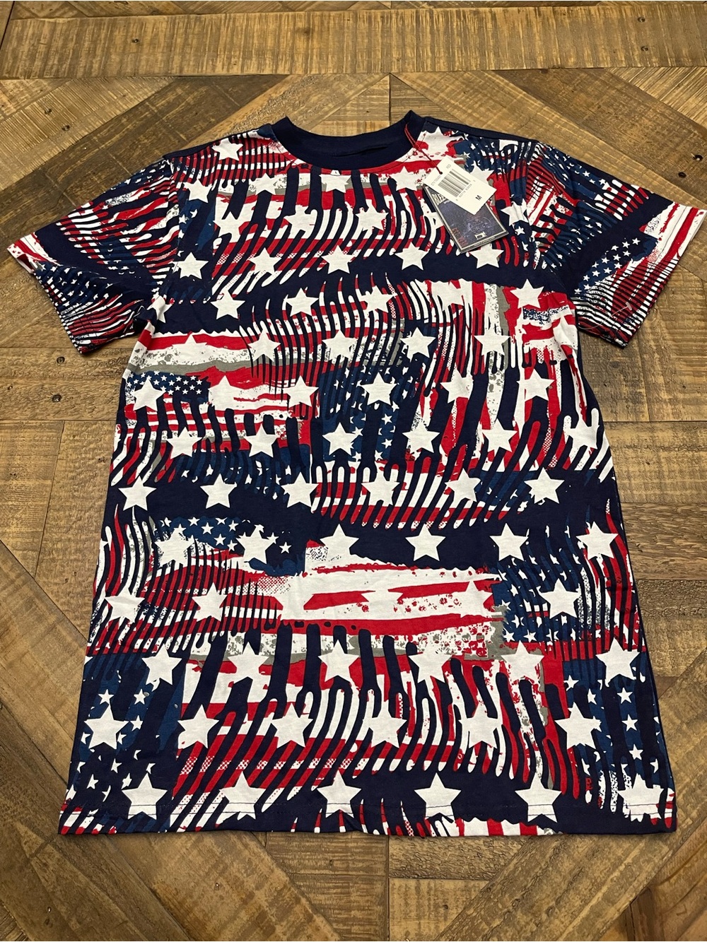 Bleecker & Mercer Men's Wavy American Flag Patriotic Graphic T-Shirt - Size M
